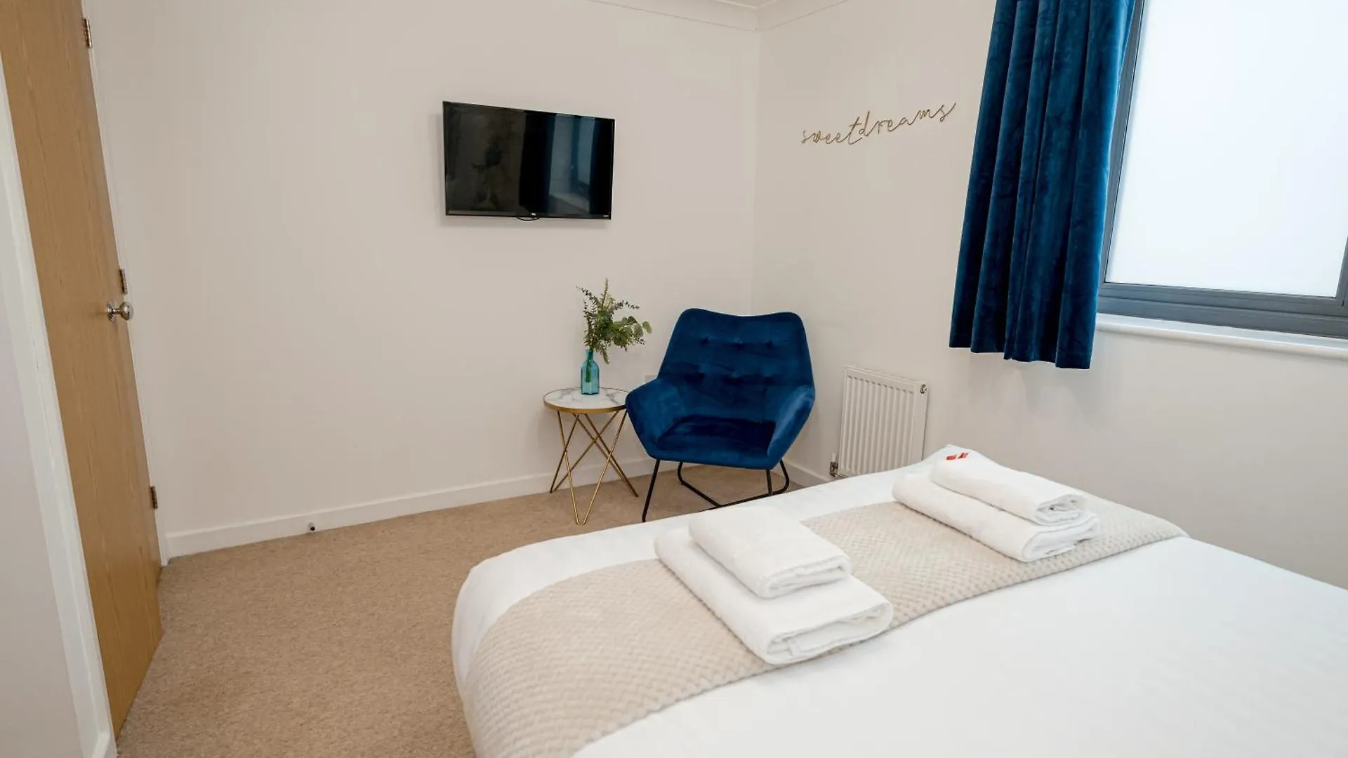 Southampton City Retreat Apartment 0*,