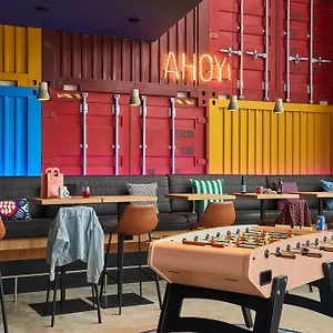 4* מלון Moxy